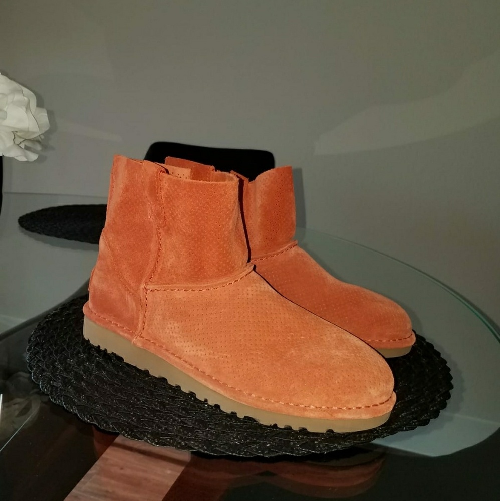 UGGS